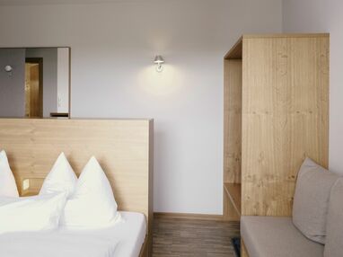 Urlaub Rhön: kuscheliges DZ im Natur- & Biohotel Sturm